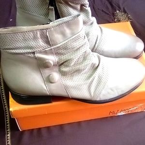 NIB Miz mooz ankle boots